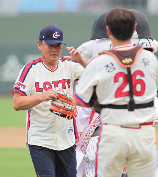 용감한 시민 구봉철님의 시구모습
